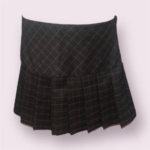 mandee y2k pleated mini skirt
